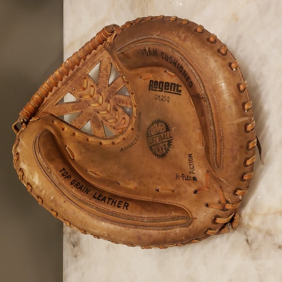 Vintage Regent Basball  Softball    CM 250 - Picture 1 of 5